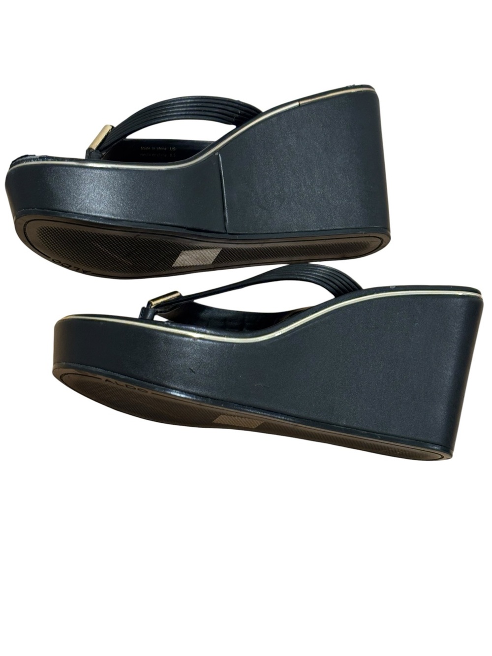 Aldo Black & Gold Trim Wedge Thong Sandals Size 8.5 SUPER CUTE 🥰 - Picture 4 of 8